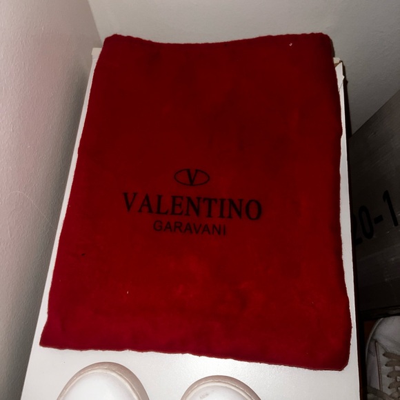 VALENTINO WHITE AND RED VALENTINO GARAVANI ROCKSTUD OPEN SNEAKERS - Picture 4 of 5